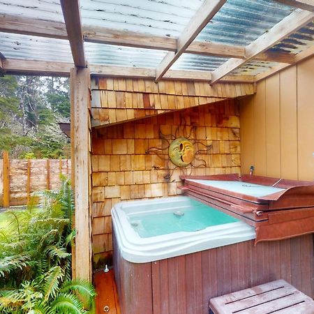 The Getaway Villa Tillicum Beach Bagian luar foto