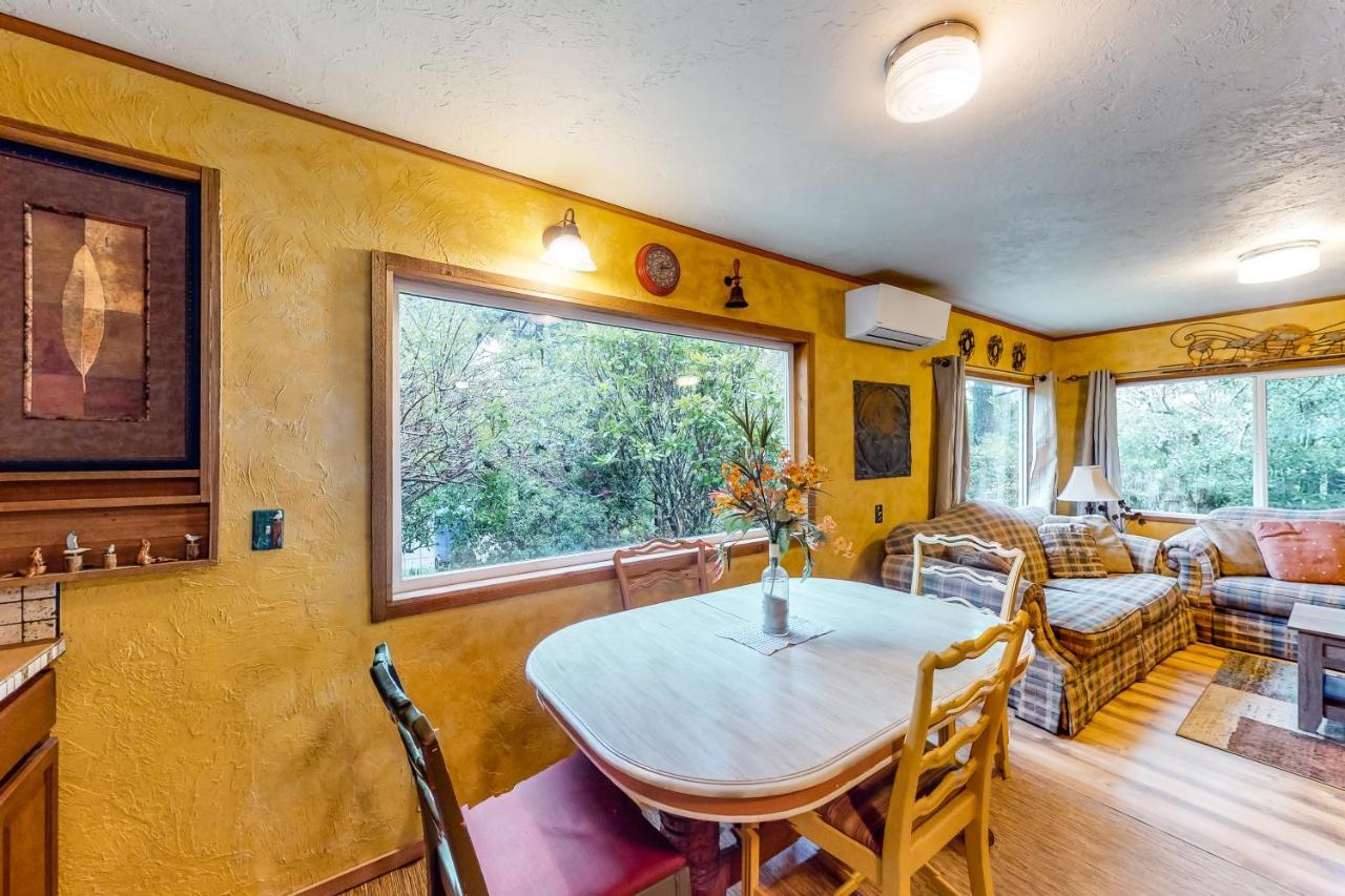 The Getaway Villa Tillicum Beach Bagian luar foto