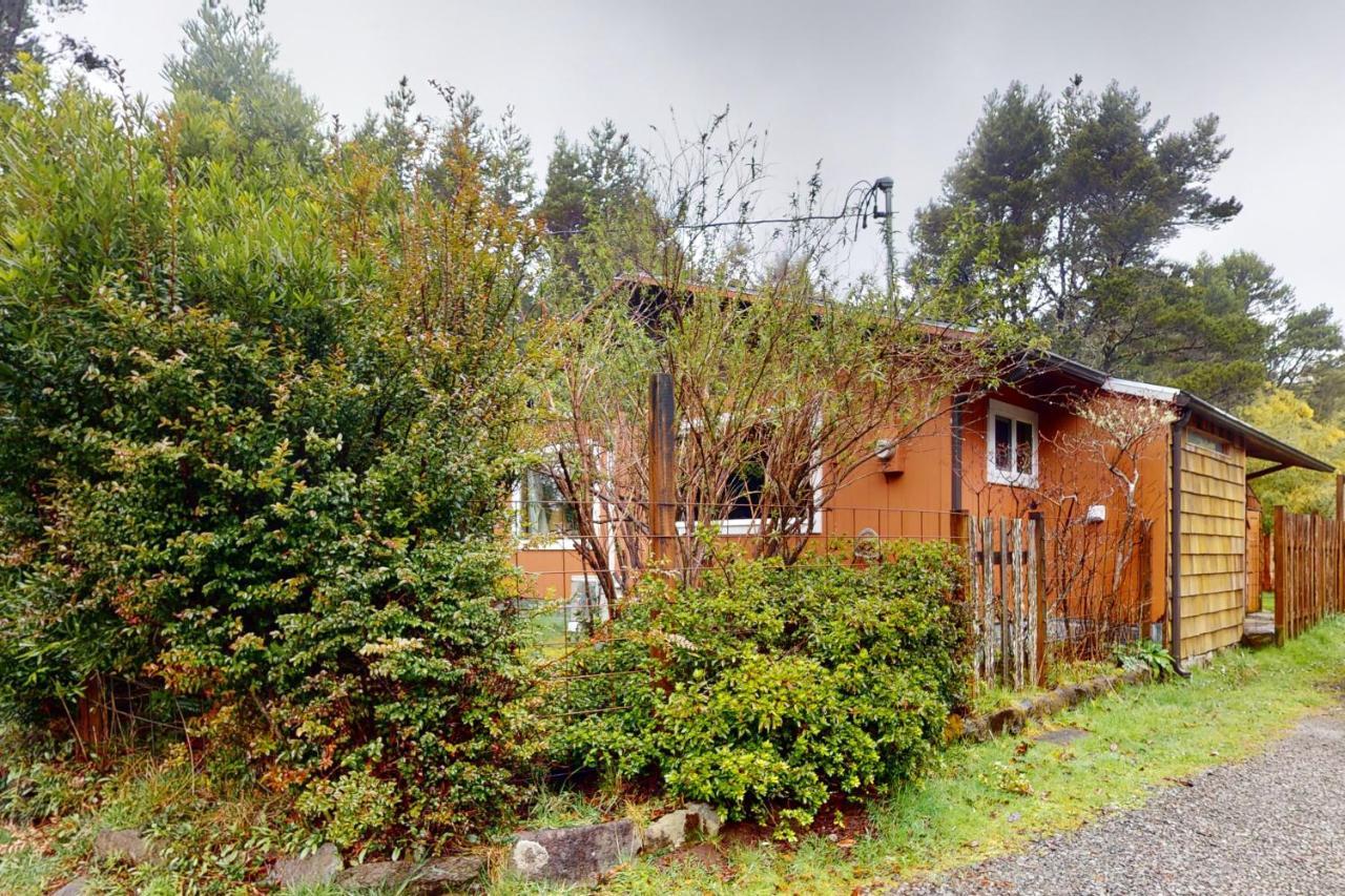 The Getaway Villa Tillicum Beach Bagian luar foto