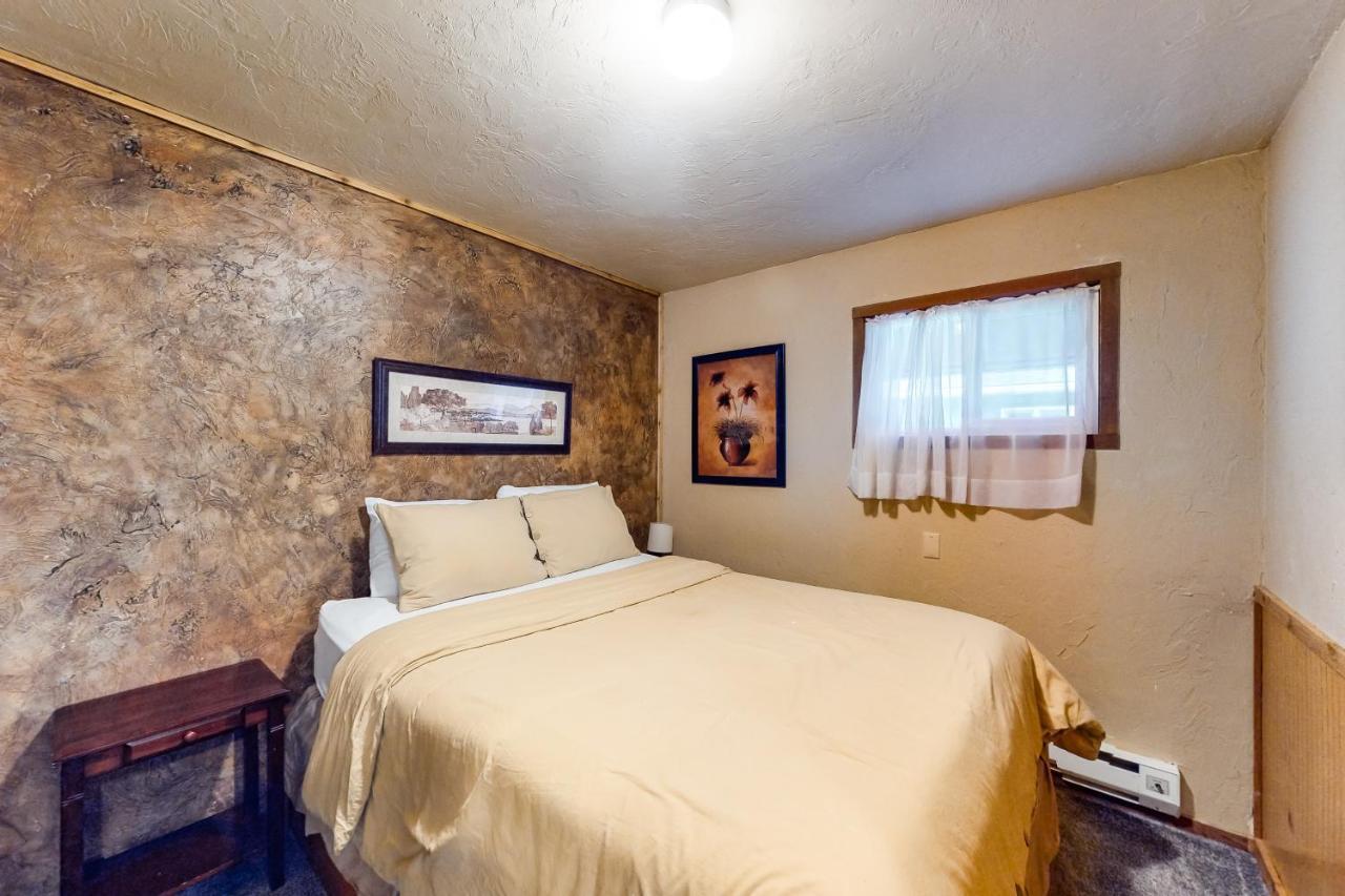 The Getaway Villa Tillicum Beach Bagian luar foto